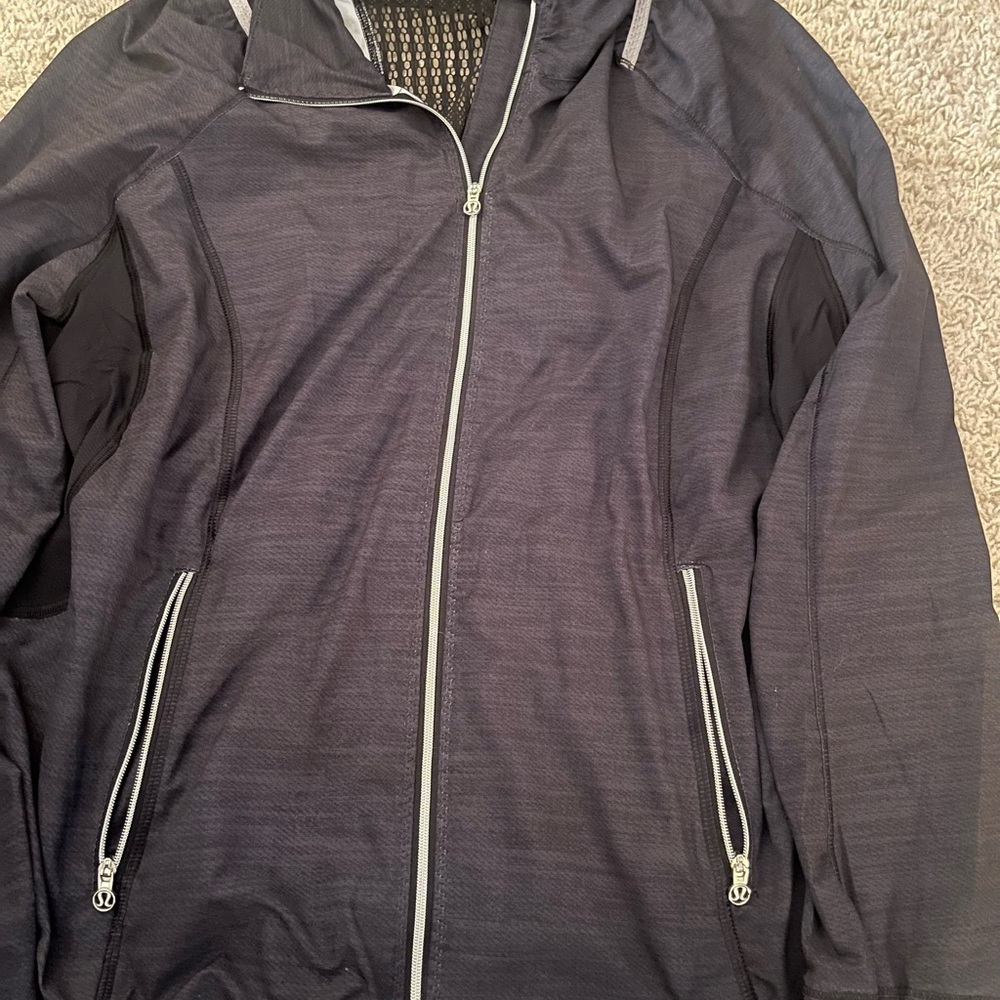 Lululemon Run Nada Lightweight and Reflective Jacket